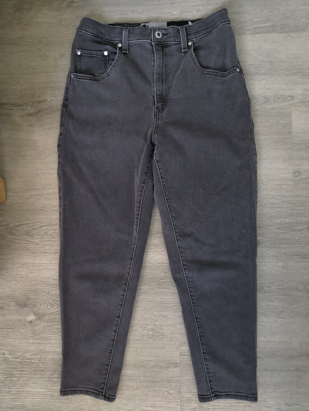 Levi's Silvertab Mom Jean Size 31 Grey